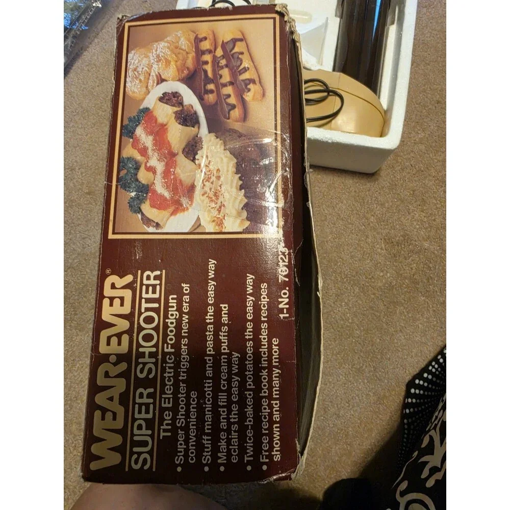 Vintage Wear Ever Super Shooter Electric Cookie Gun/Press #70123  Recipe Book